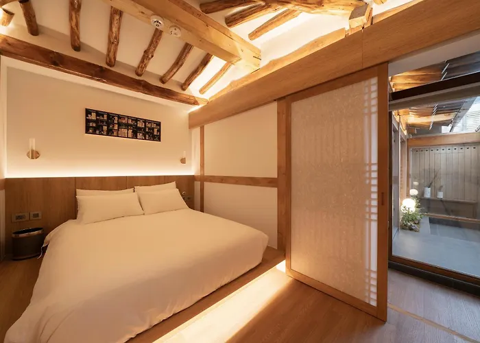 Luxury Hanok Graceful Haven *