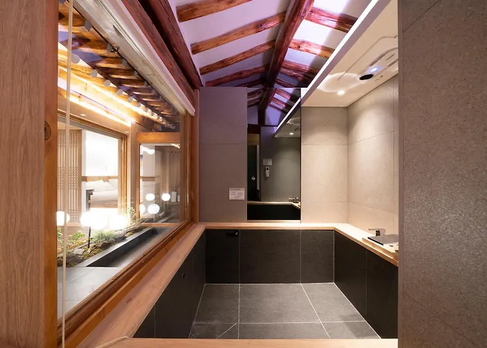 Luxury Hanok Graceful Haven * Seúl