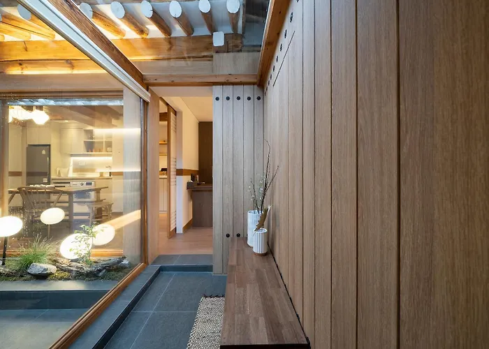 Luxury Hanok Graceful Haven *